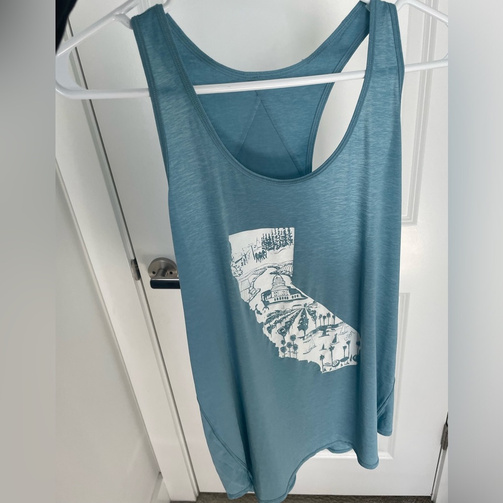 RARE lululemon California tank Size 6 Medium